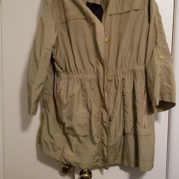 Women's plus size trench coat. - Picture 2 of 8